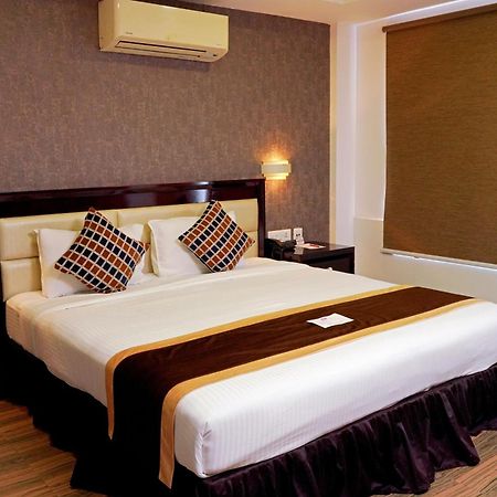 Kga Elite Continental Hotel Tiruvalla Exterior photo