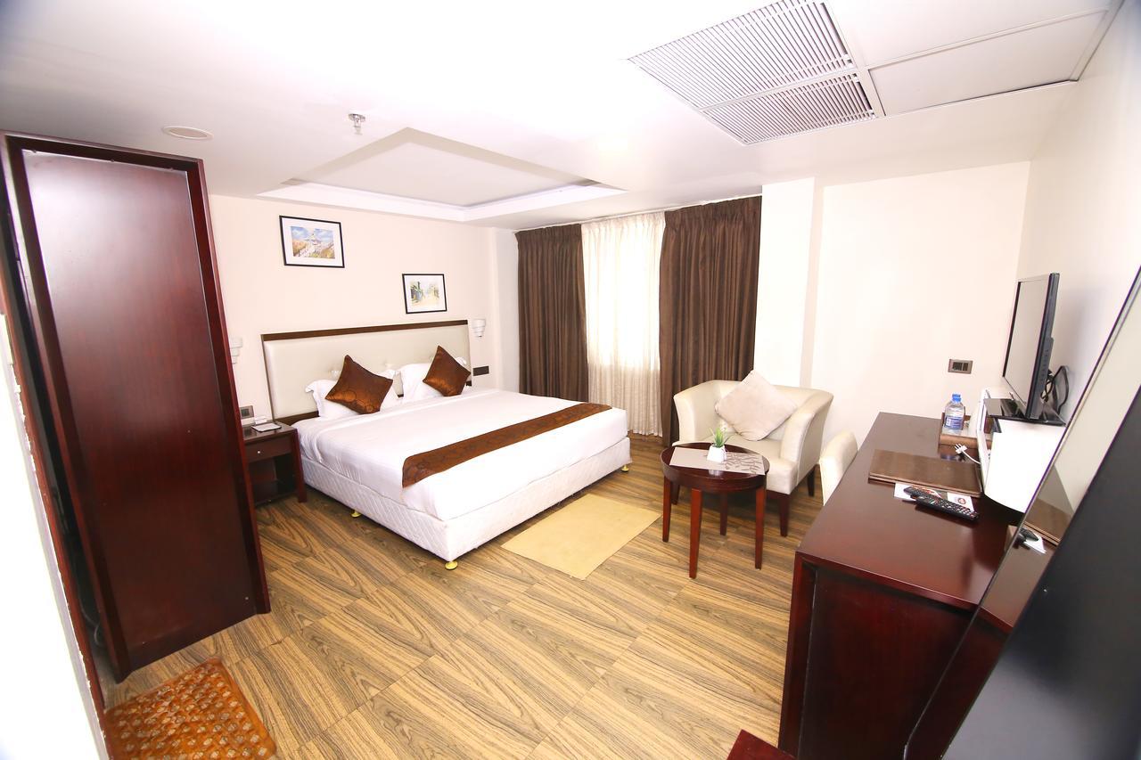 Kga Elite Continental Hotel Tiruvalla Exterior photo