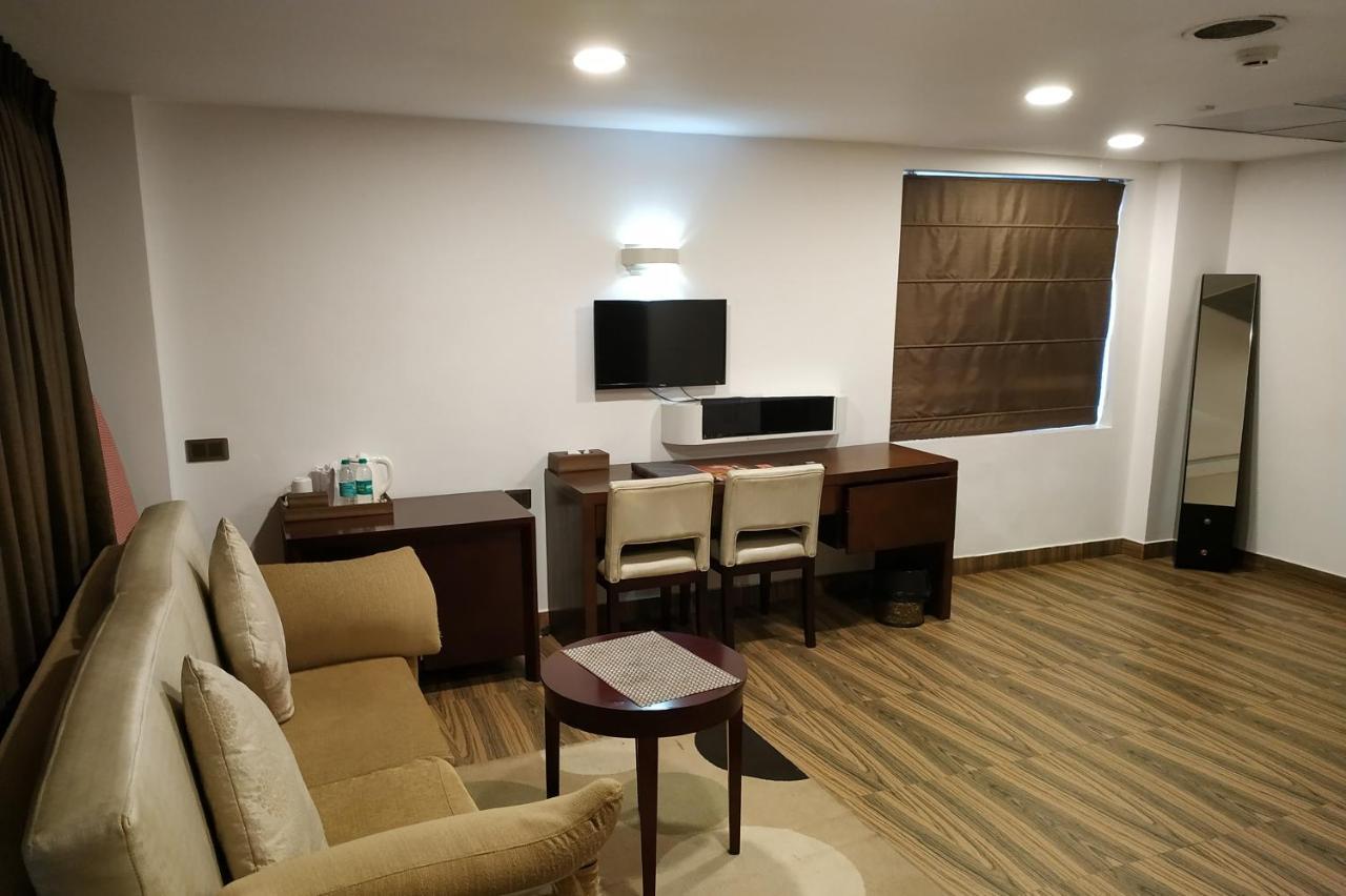 Kga Elite Continental Hotel Tiruvalla Exterior photo
